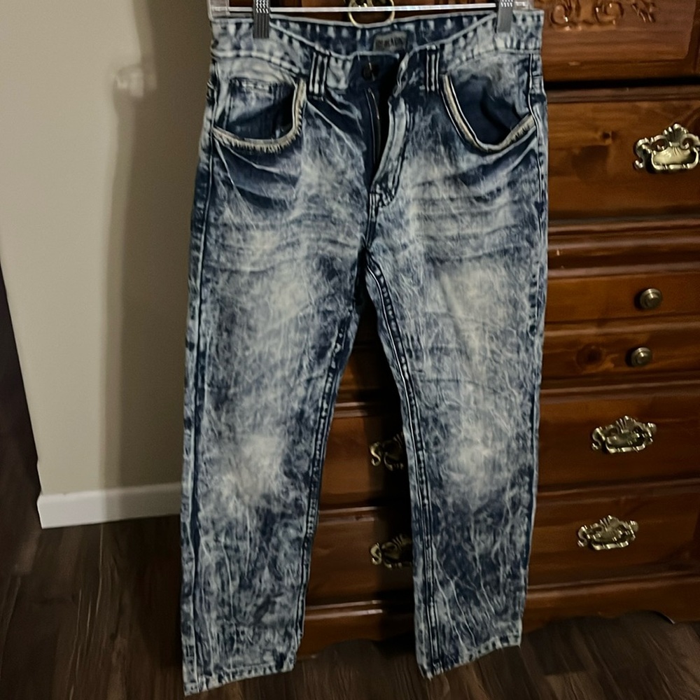 Acid washed pair of 28/30 Black jeans. Wore few times/like brand new